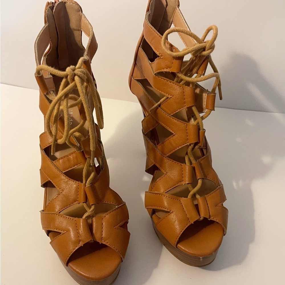 TOP Moda Tan Strappy Heels - Picture 4 of 14